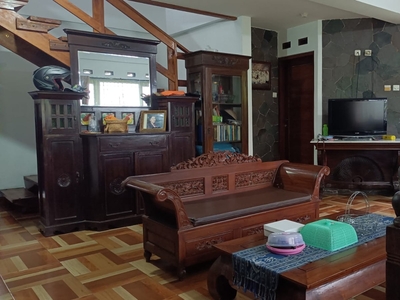 Rumah Hook ,Unik, dan Clasic di Setiabudhi Regency