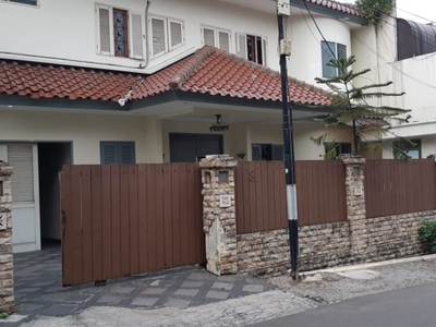 Dijual RUMAH KLASIK JALAN 2MOBIL TEBET BARAT