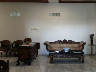 Rumah Kontrakan gaya Jawa interior Kayu Jati