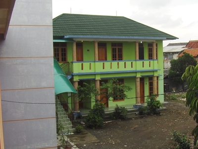 Rumah kost 2 lantai , Murah ,Parkiran luasdi Utan Kayu Jakarta Timur