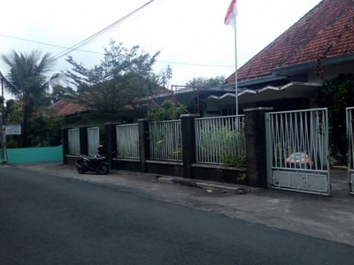 Dijual RUMAH LAMA COCOK UNTUK GUEST HOUSE, KARANGKAJEN, MERGANGSA