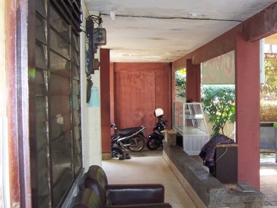 Rumah Lama di Kawasan Komersil Jakarta Pusat