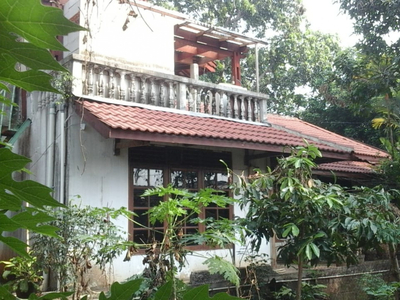 Rumah lama hitung tanah, lokasi strategis di Beji, Depok.