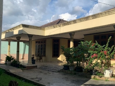 Rumah Lokasi Strategi Pinggir Jalan Raya dan Cocok untuk Ruang Usaha @Sawah Baru, Ciputat