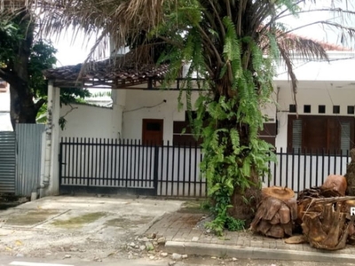 Dijual Rumah Lokasi Strategis di Cempaka Putih Tengah Jakarta Pus