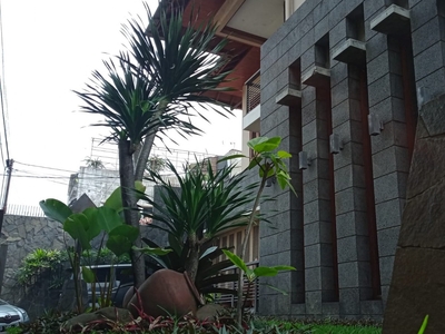 Dijual Rumah Lux Semi Furnished di Tengah Kota Bandung