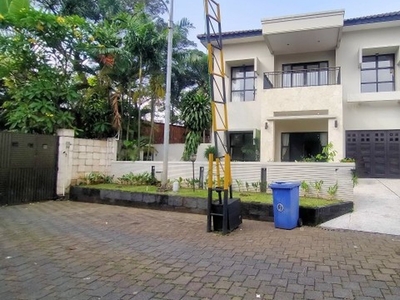 Rumah Mewah 2 Lantai Dekat Arcadia Kebagusan Jakarta Selatan