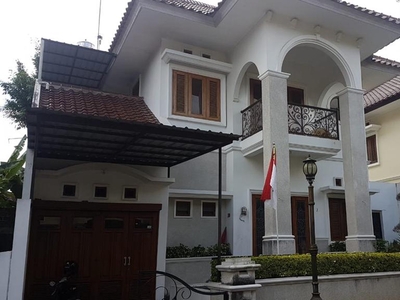 Dijual Rumah Mewah 2 Lantai di Perum Elite Tirtasani Jalan Godean