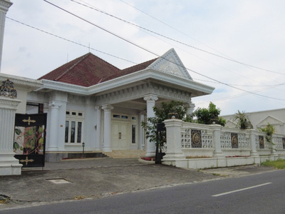 Dijual RUMAH MEWAH DAN 2 GUDANG DI JL JOHAR, GAMPING, SLEMAN