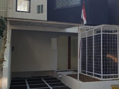 Disewa Rumah Mewah,dalam ruangan bersih di Pesanggrahan Jakarta S