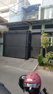 Rumah Minimalis Dekat Jalan Tol Cengkareng