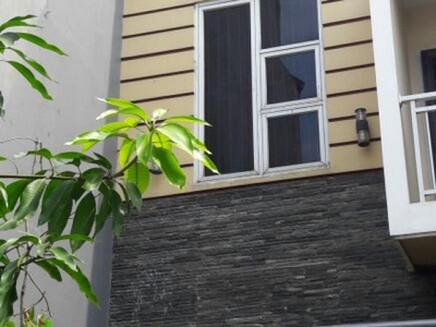 Rumah minimalis di jl mangga raya utan kayu