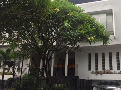 Disewa Rumah minimalis,cantik,asri di Kebayoran Lama,4000 U$ /BUL