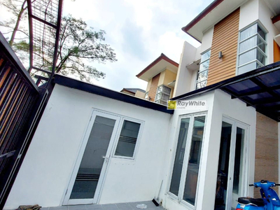 Rumah modern minimalis dalam komplek elite dan asri di Cinere