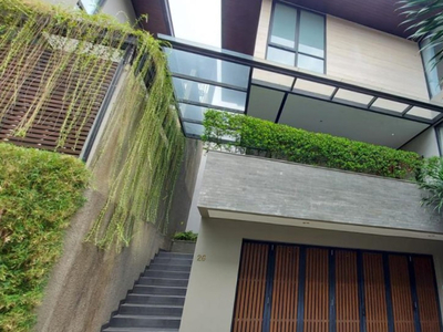 Dijual Rumah Modern Tropis Dalam Townhouse di Cilandak