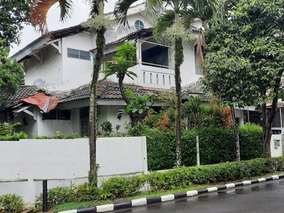 Dijual Rumah Posisi di Hook, lokasai strategis di Bintaro