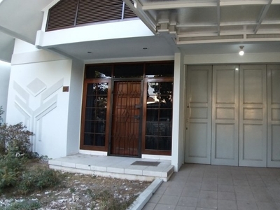 Rumah semi furnished Singgasana Pradana