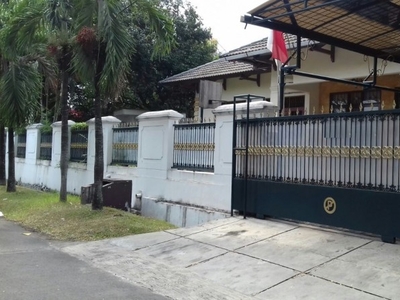 Dijual Rumah Siap Huni, Bagus di Bintaro Jaya Sektor 1