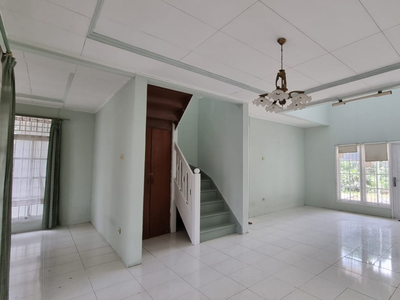 Rumah Siap Huni, Bangunan Kokoh dan Halaman Luas @Rajawali, Bintaro