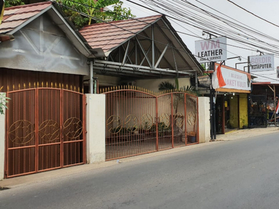 Dijual Rumah Siap Huni dan Halaman Parkir Luas di Pondok Aren