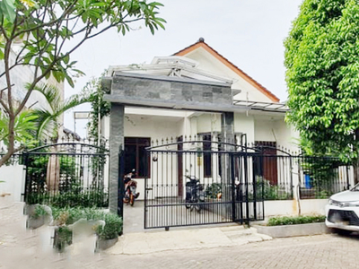 Rumah Siap Huni dengan halaman luas di dalam cluster Bintaro Sektor 5