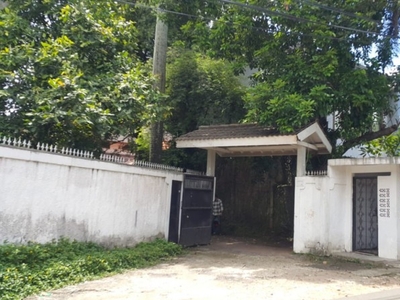 Rumah siap huni dengan halaman luas di kawasan Ulujami, Jakarta Selatan