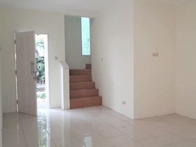 Dijual Rumah Siap Huni di Puri Town House, Bintaro Jaya