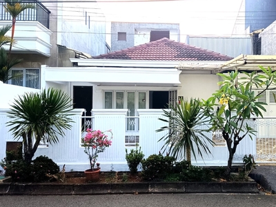 Disewa Rumah siap huni Jl Gedung Hijau, Pondok Indah, Jakarta Sel
