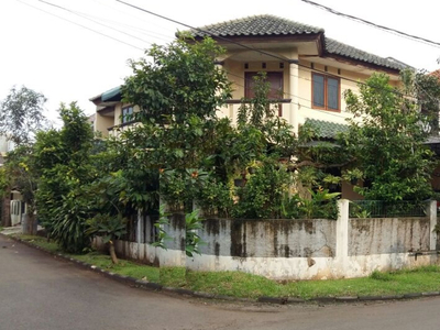 Rumah siap huni, luas tanah besar, bagus di Bintaro, DKI Jakarta Selatan.