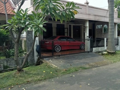 Dijual Rumah Siap Huni,Jalan Lebar di Bintaro Sektor 1