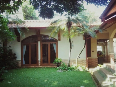 Rumah Spanish style di Villa Cinere Mas