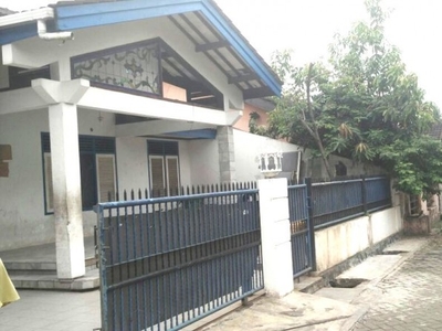 Dijual Rumah Standar terawat Bagus Tanah Besar di Kembang Laranga