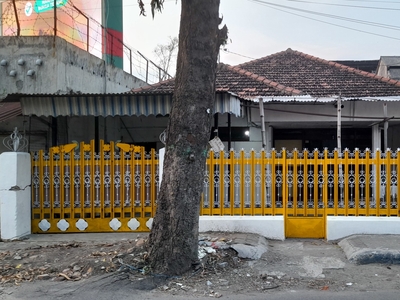 Rumah Tengah Kota Jombang Pinggir Jalan Area Komersial
