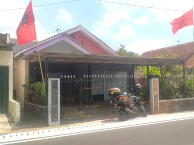 Dijual Rumah Tinggal Lokasi Strategis Dekat Lapangan Denggung Sle