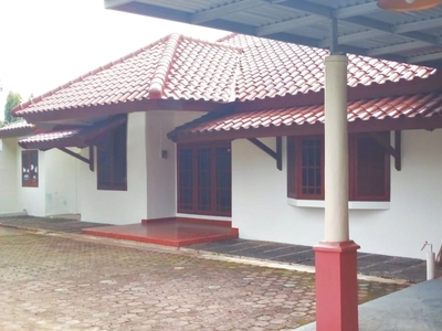 Rumah Tua Asri Sejuk Siap Huni lokasi Strategis di Prime Pondok Kelapa Jakarta Timur