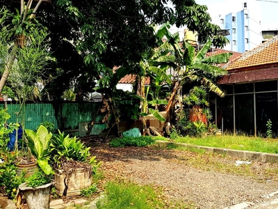 Rumah Tua Hitung Tanah ,bisa bangun gedung di Menteng Jakarta Pusat