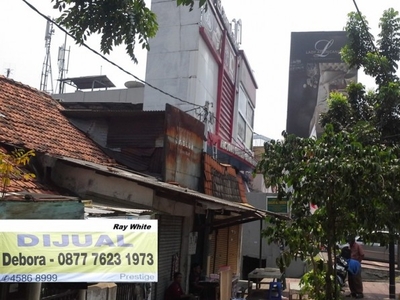 Rumah Tua Hitung tanah di jalan besar Pramuka Jakarta Pusat
