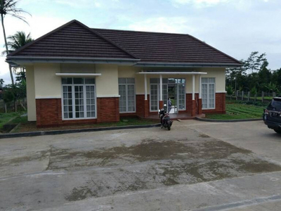 Dijual Rumah Villa 1 lantai dengan Kebun luas dan subur di Sukabu