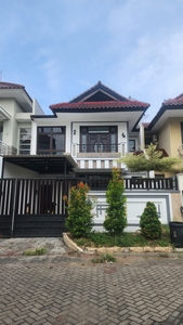 Rumah Villa Bukit Mas Surabaya - Lantai MARMER + SEMI Furnished Dekat Akses Tol Satelit, Ciputra World Mall
