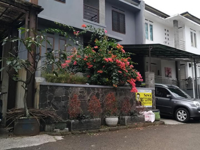 Disewa Sewa Murah! Rumah 2 lantai Semifurnished di Perumahan Duta
