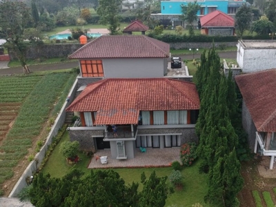 Villa Bukit Danau Puncak