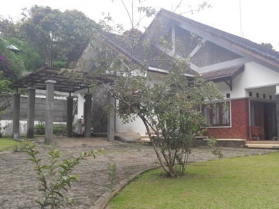 Dijual Villa Nyaman dekat Kampung Gajah , Cihideung Lembang