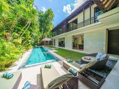 Dijual Villa Balinese Modern 4 Kamar di Lokasi Premium Seminyak