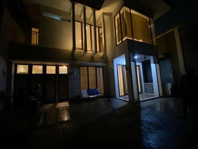 Disewakan Rumah Private Pool, Sektor 1 Bintaro Jaya, Jakarta Selatan