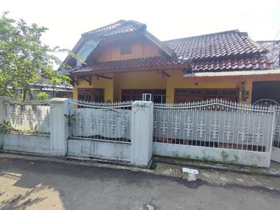 Rumah di Cikaret dijual luas 232 meter