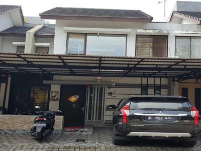 Rumah bagus, 2,5 lt, di Cassa Jardin, Daan Mogot Raya