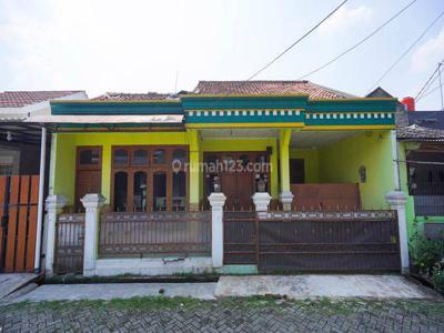 Rumah 2 Lantai di Tangerang Selatan Dekat Pusat Belanja J16368