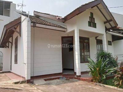 Rumah selesai renovasi di kawasan Cilandak, Jakarta Selatan. Bisa untuk kantor