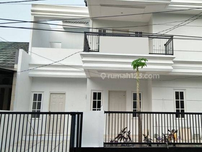 Rumah 2 Lantai Bagus Dan Apik Fully Furnished Dilokasi Strategis