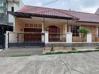 Rumah Disewakan Luas Dalam Komplek Dekat Sekolah Lazuardi Cinere, Jakarta Selatan